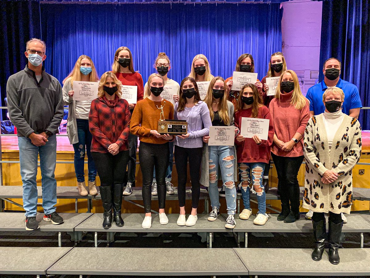 LeRoy_CSD's tweet photo. 🔴⚔️⚫️
The BOE recognized our Varsity Volleyball team tonight for their 2021 Sectional Championship Title &amp; Far West Regional Appearance!

Congrats on an amazing 22-2 magical season!

#WayToGoKnights
#LRTitleTown🏆 https://t.co/auHLC3qQ6X