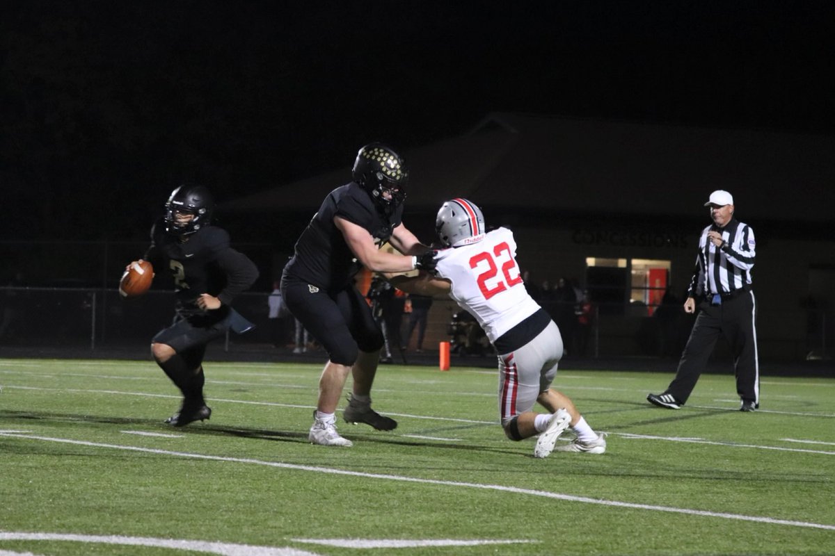 Nick_Herzog74's tweet image. Highlights: hudl.com/v/2GRGW4

Grateful for my brothers, the rhino formation, and the opportunity to play for the Blue Valley Football Program. 

Thank you to the coaches, parents, and everyone who takes part in making Blue Valley Football such a special program.