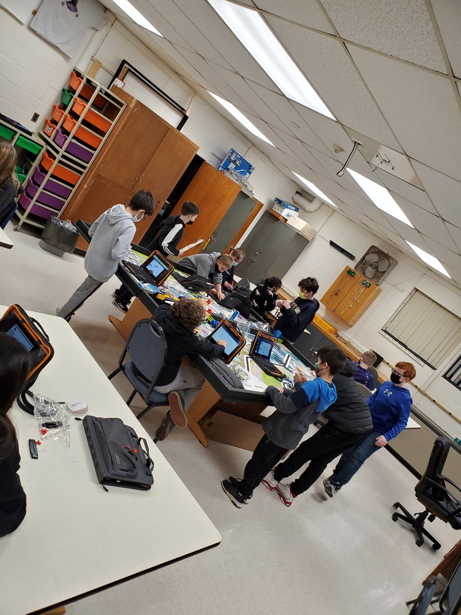 Great STEM Academy meeting to build our #FLL robots and the Cargo Connect challenge sets. #SayvilleMS #FLL #LegoEducation
