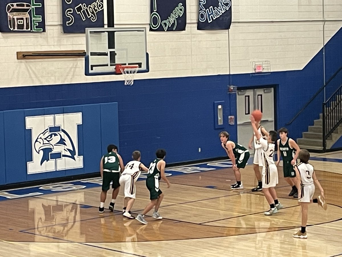 MrsReadnour's tweet photo. It’s the most wonderful time of the year, folks! It’s basketball season!! WooooHoooo!! Go Owls!!! #PlayHard #PlaySmart #WindsorWay @mholland7261977 @WMSowls https://t.co/uQUTyMM0SI