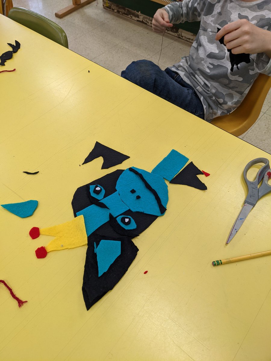ruthcbyrne's tweet photo. Oh, just a fifth grade sewing genius.πͺ‘ Going for big ideas during our brand incubator project. π
#arted #artsed # elementaryart #artteachersofinstagram #artteachers #artclass #mansfieldartnj #dragonlearners #mansfieldelementary #kidart #sewingwithkids https://t.co/rIjxWVwu8Y