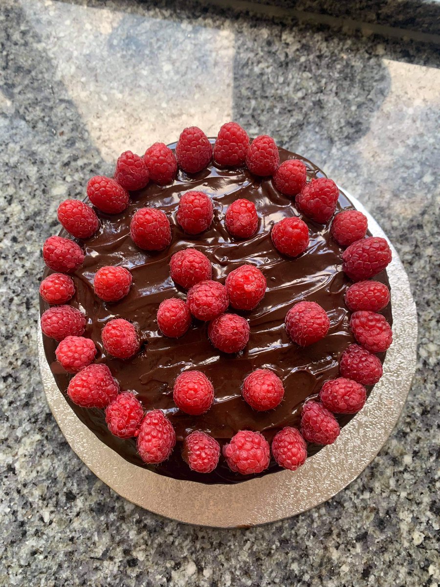 ainebarrett_'s tweet photo. Was inspired by dessert week with a fudgy chocolate cake covered in ganache and topped with raspberries 🙌🏻 @FantasyBakeOff @LoveYourMorphy #FantasyBakeOff2021 #GBBO https://t.co/Lkr7qWiVZB