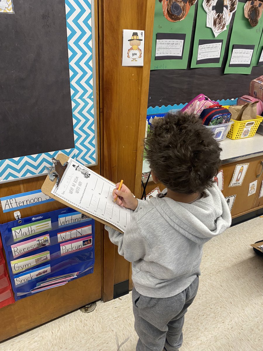 CarlaMFletcher's tweet photo. Today we practiced reading and writing our sight words with a Thanksgiving themed “Write the Room” @HTSD_Robinson @WeAreHTSD https://t.co/HowawCqhWv