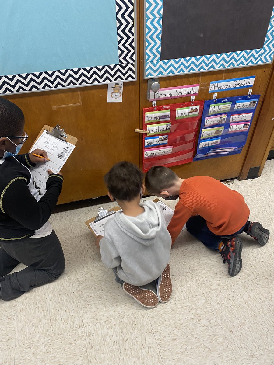 CarlaMFletcher's tweet photo. Today we practiced reading and writing our sight words with a Thanksgiving themed “Write the Room” @HTSD_Robinson @WeAreHTSD https://t.co/HowawCqhWv
