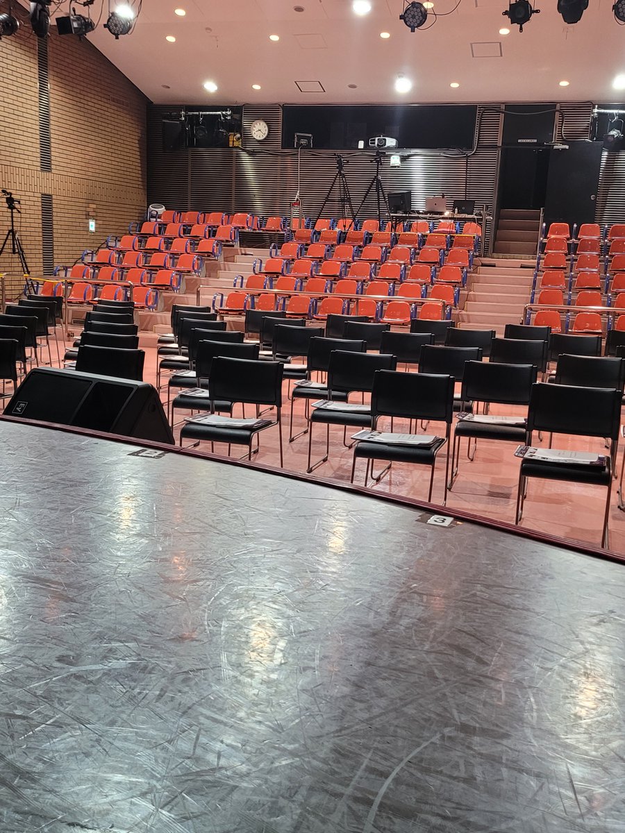 本日、日本芸術専門学校Precious Audition1年生本番日です！
本番前の会場をパシャリ！
この山王ヒルズホールの舞台から明るいエンターテインメントの世界に旅立っていただけるよう、チャンスを掴んで頂きたいと思います。

＃オーディション　＃俳優オーディション　＃ダンス　＃ミュージカル　＃声優