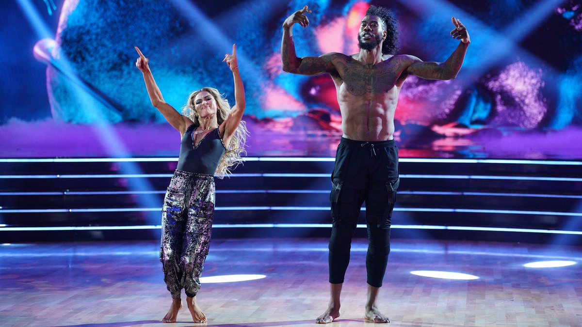 VogueRunway's tweet image. Was this the best season of #DancingABC? vogue.cm/KeD5Zin