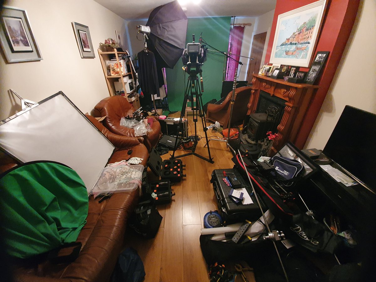 LucidDreamEejit's tweet photo. Youtuber's living room normally vs. Youtuber's living room when visitors come over https://t.co/HFHghfKsU0