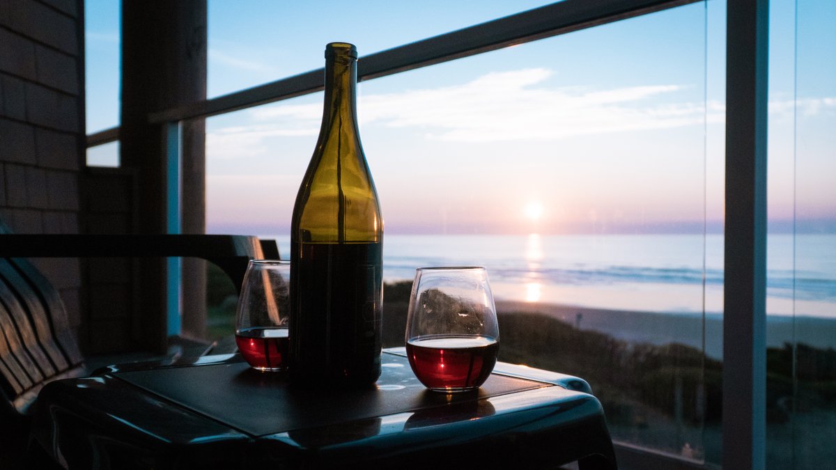 NewportHallmark's tweet photo. Wine and sunsets never get old. 💕 https://t.co/VtfZJX4A5g