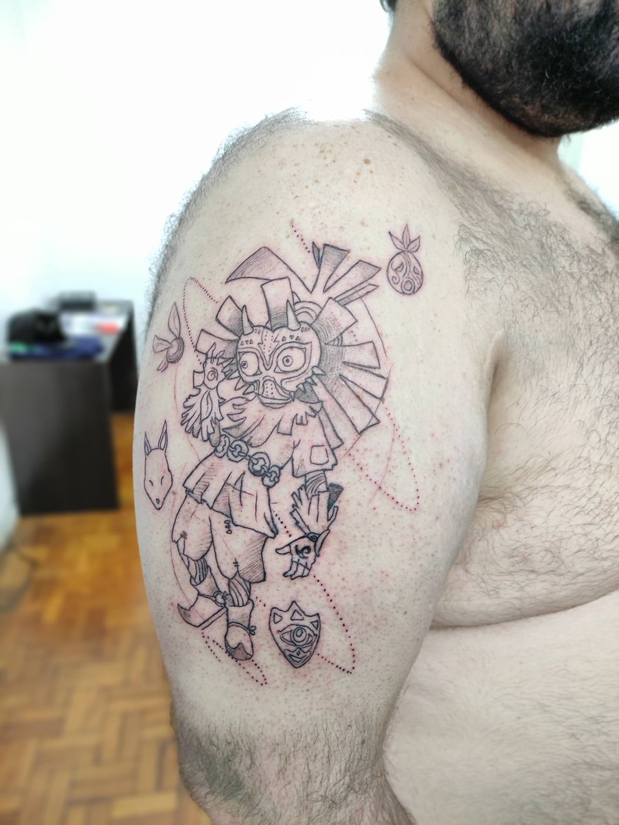 Gerallff's tweet photo. A primeira seção do Erick, eu amei fazer esse Skull Kid com a Majoras Mask, obrigado pelo carinho e confiança tô ansioso para pintar ela e explodir ela de cor.

#zeldatatoo #skullkid #majorasmask #nintendo #thelegendofzelda #nintendo64 #geralf https://t.co/mdEGeY3N7E