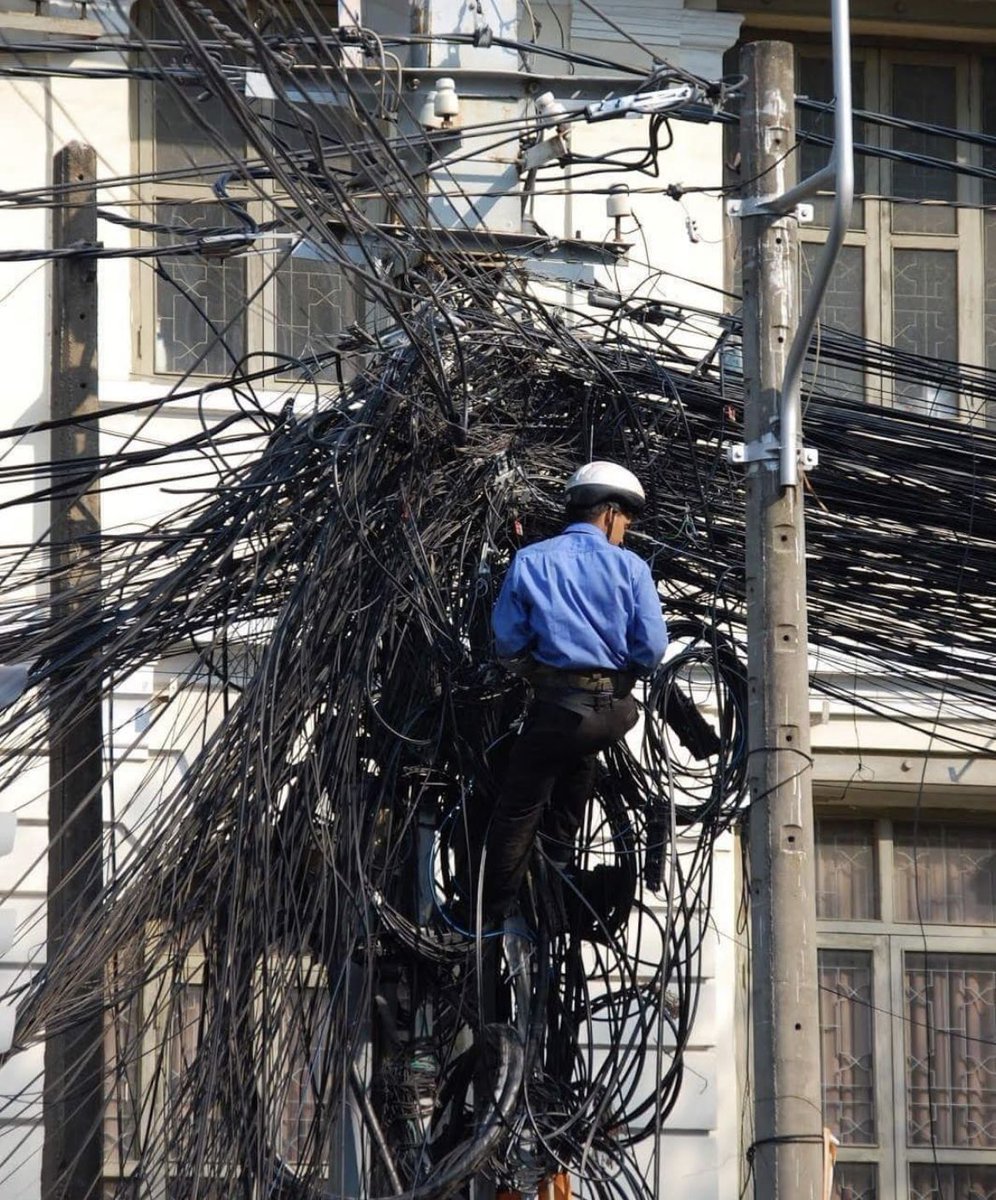 MarkTomasovic's tweet photo. Maintenance worker fixing power distribution lines in Cambodia https://t.co/H31fEkawiT