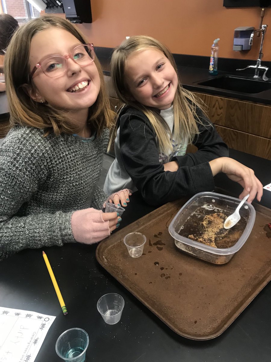 bvkkids's tweet image. 5th graders learning about pollution with Freddy the Fish 🐟 #msscience #WeAreHuskies