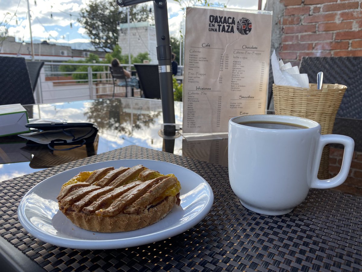 Gab1guz33's tweet photo. Inicia el día con una sonrisa y un café https://t.co/PkFd876cYb
