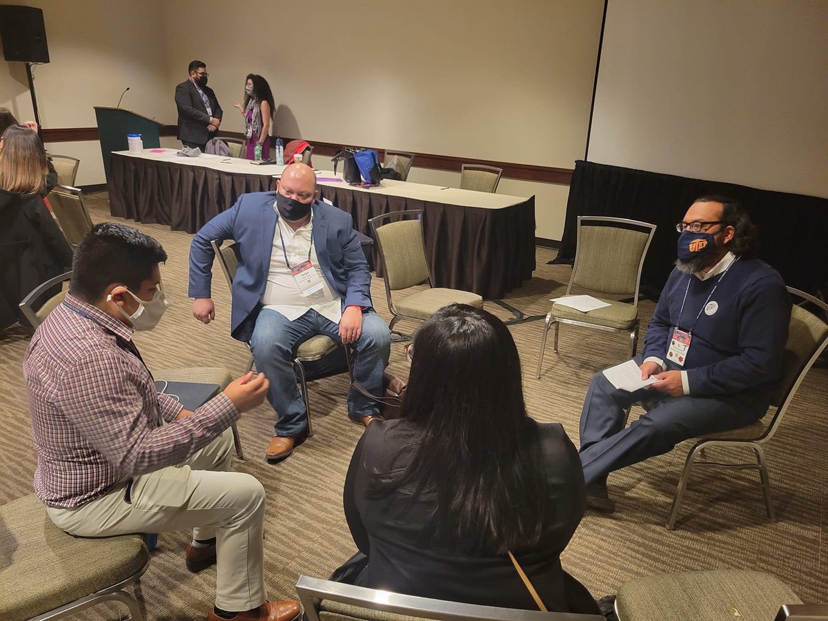 LatinWx's tweet image. Back in Oklahoma after a fruitful first #NCA21 in Seattle, WA. Personal favorite moment? Connecting w/ @LCSD_NCA and meeting so many amazing scholars working in Hispanic/Latinx communication research. 👨🏽‍🏫👩🏾‍🏫🧑🏿‍🏫 

Feeling pumped for what’s to come in my bilingual #riskcomm journey 🌪