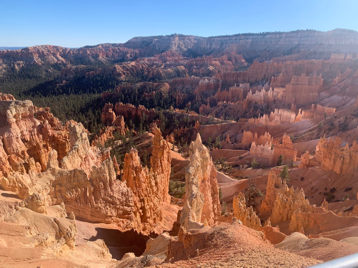 susanlassila's tweet photo. @robinw @wheelsjawjack @emcafee415 Just up the road @ Bryce Canyon and National Park 🤯🙏🏼🌅 https://t.co/E9RVpERBRC