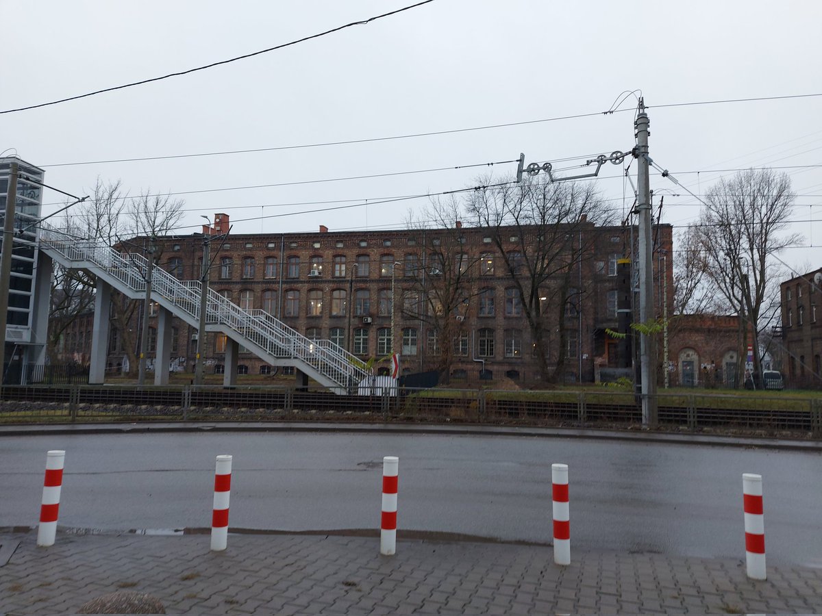 WarszawskiBlog's tweet photo. Trochę cegły🧱 A little bit of brick🧱 #cegła #budynki #przeszłość #Czyste #Wola #Warszawa #brick #buildings #past #Warsaw https://t.co/IrwQHz2prS