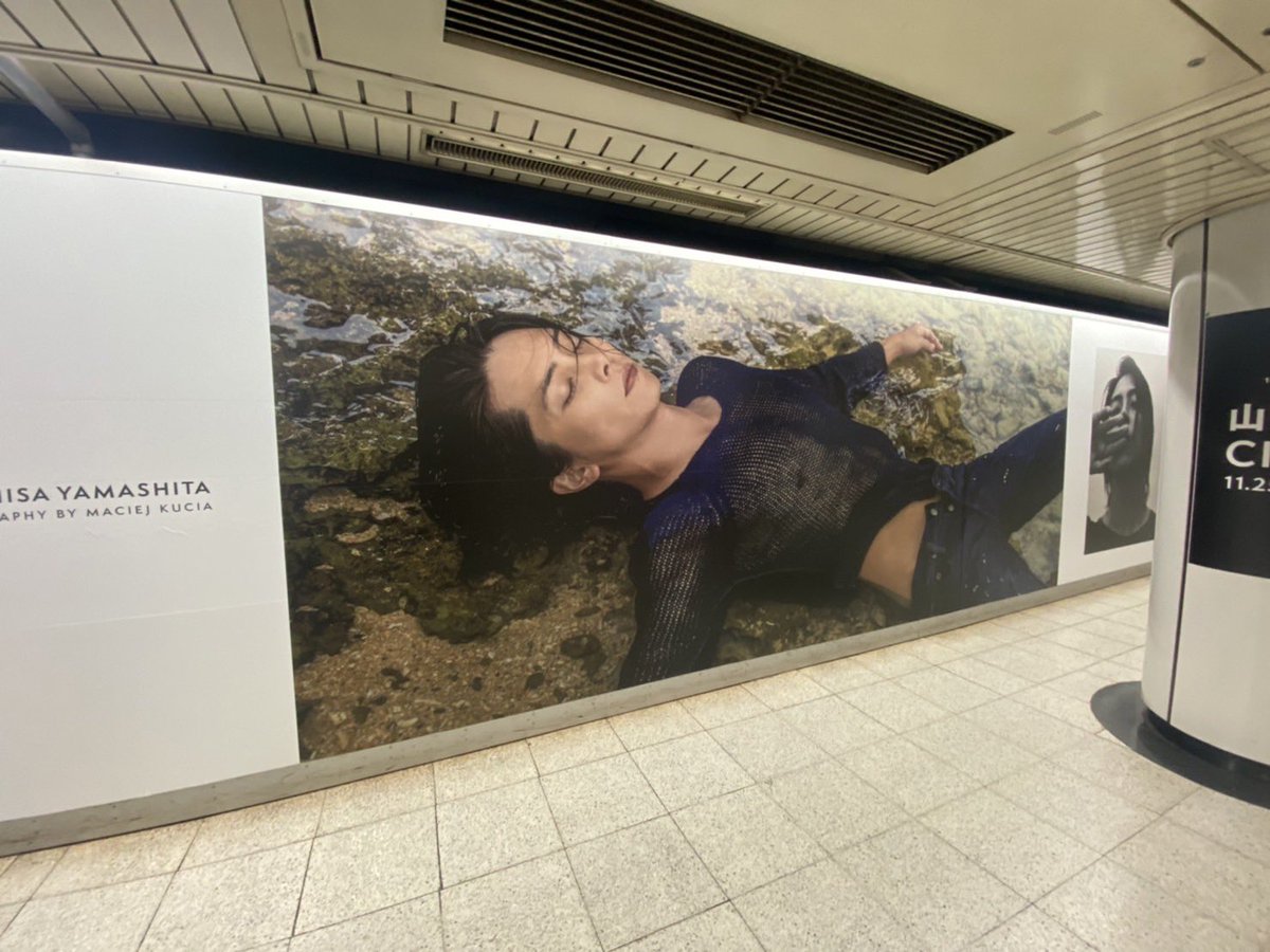 0409Sgsb's tweet photo. 地元に山下くんのポスターなくて悲しんでたら、妹が朝出勤時に頑張って撮って送ってくれました🥺🥺 #山P祭り に参加したかったから嬉しくて泣いた🥺🥺💜山下くん朝から眼福すぎる😍今日お家に届くから楽しみ〜🤍🤍🤍 https://t.co/0hHKCUV5Al