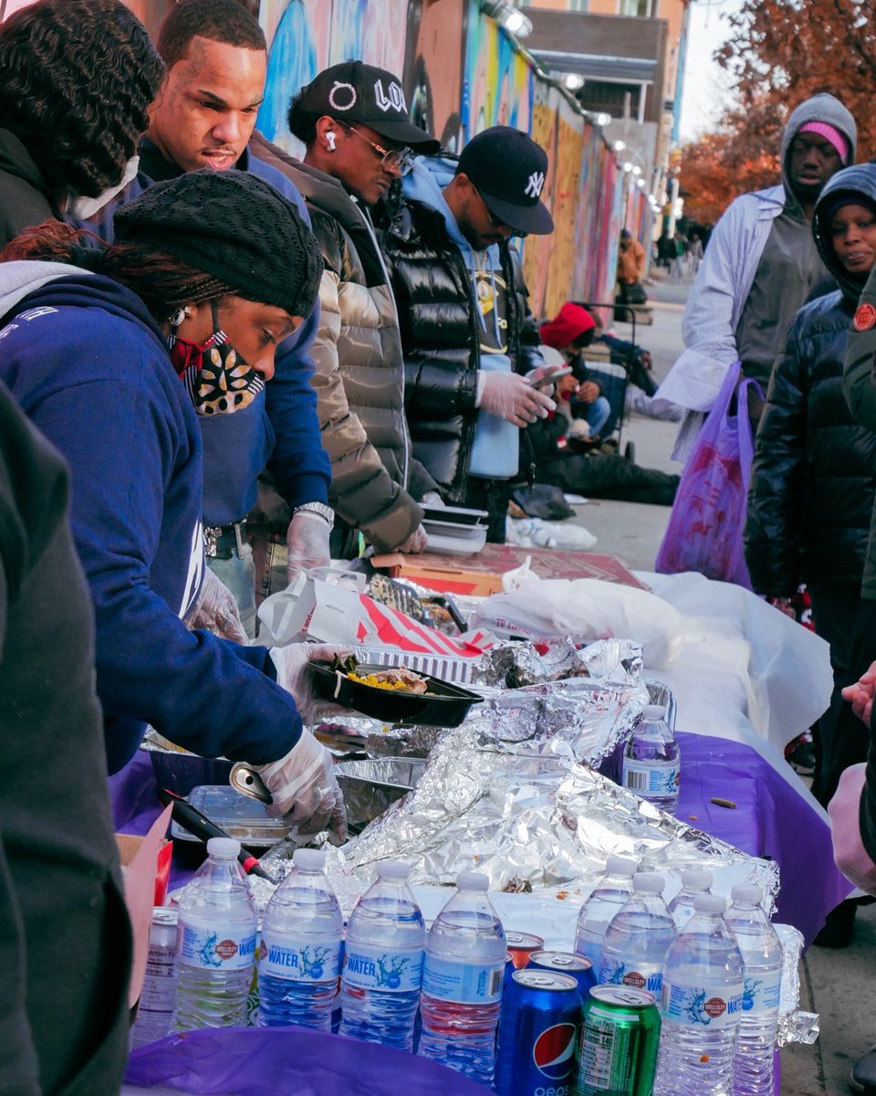DrewlForeign's tweet photo. Be Grateful For What Yuh Have & Yuh Shall Receive More #ForeverForeign & My Brothers Keeper Came Together This Past Weekend & Gave Out 200 Hot Plates Of Food 🥘 Ran Out & Then Gave Out 20 Boxes Of Pizza 🍕 This Is Deeper Then Rap Appreciate Everyone Who Was apart Of This https://t.co/pAlH7UsDrO