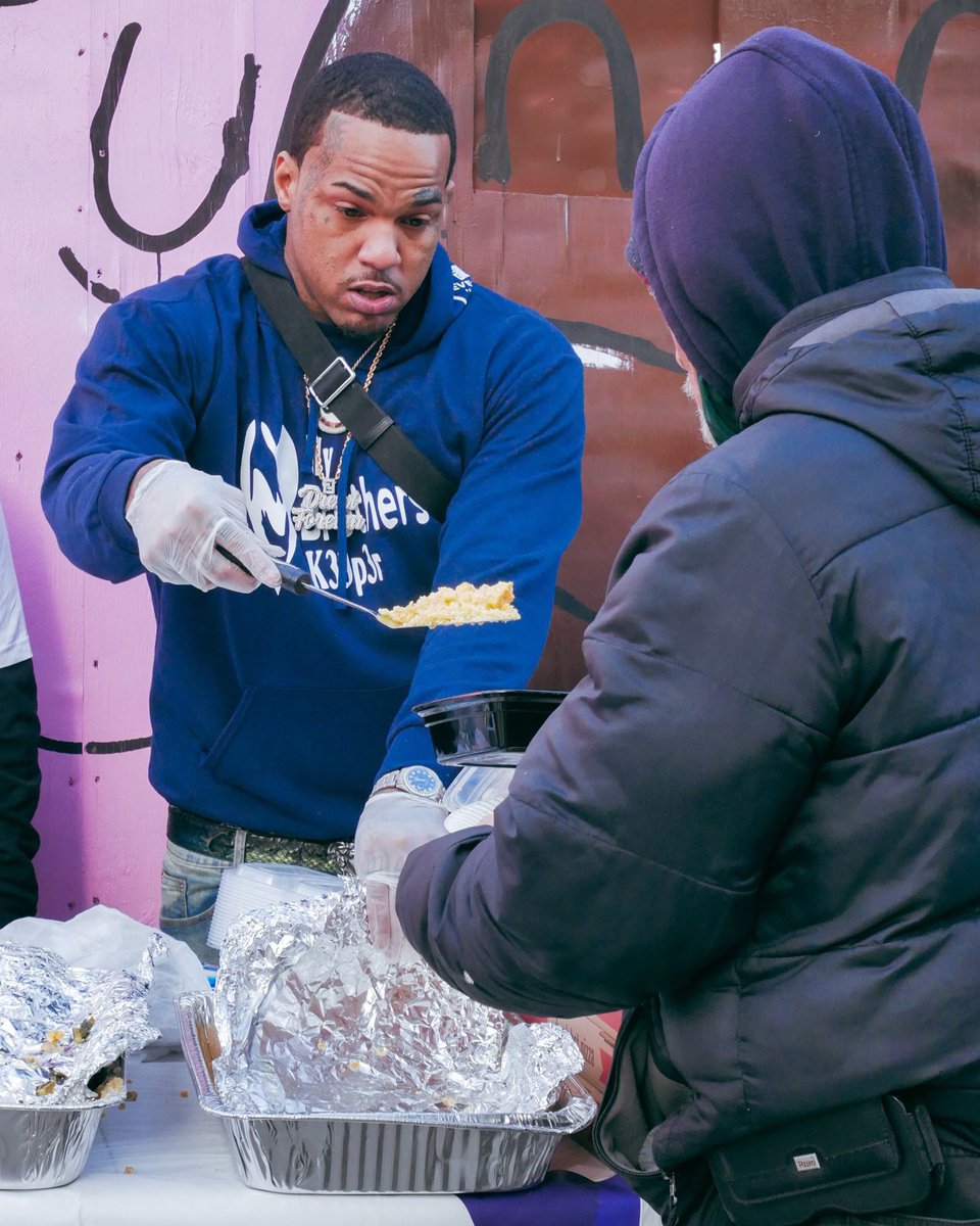 DrewlForeign's tweet photo. Be Grateful For What Yuh Have & Yuh Shall Receive More #ForeverForeign & My Brothers Keeper Came Together This Past Weekend & Gave Out 200 Hot Plates Of Food 🥘 Ran Out & Then Gave Out 20 Boxes Of Pizza 🍕 This Is Deeper Then Rap Appreciate Everyone Who Was apart Of This https://t.co/pAlH7UsDrO