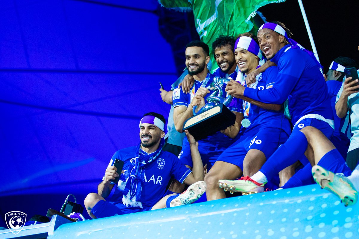 Alhilal_FC's tweet photo. 🏆الذهب أبلغ حديث 😍💙

#الهلال_كبير_آسيا https://t.co/fV6HKlszUj