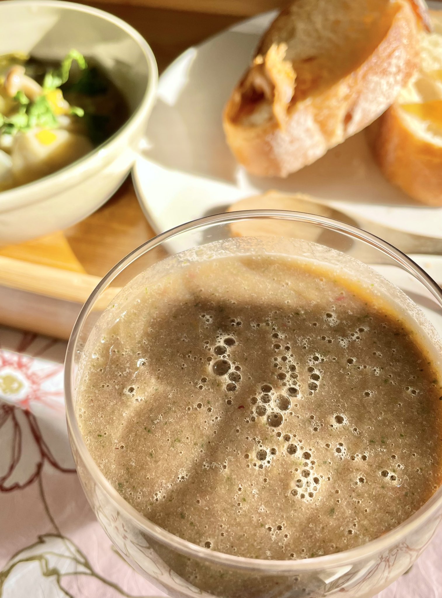 Tさん 朝ごはん 久々にスムージーといつものベジスープ 今回は根菜たっぷり スムージーは最近寒くなってきたからあまり作ってませんでした パイナップル ラズベリー ケール プロテイン Pogジュース