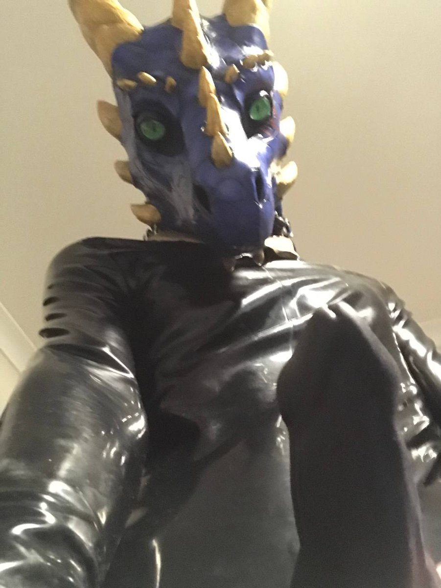 RealLatexDragon's tweet photo. Open wide~ https://t.co/PDCiWTqYb2