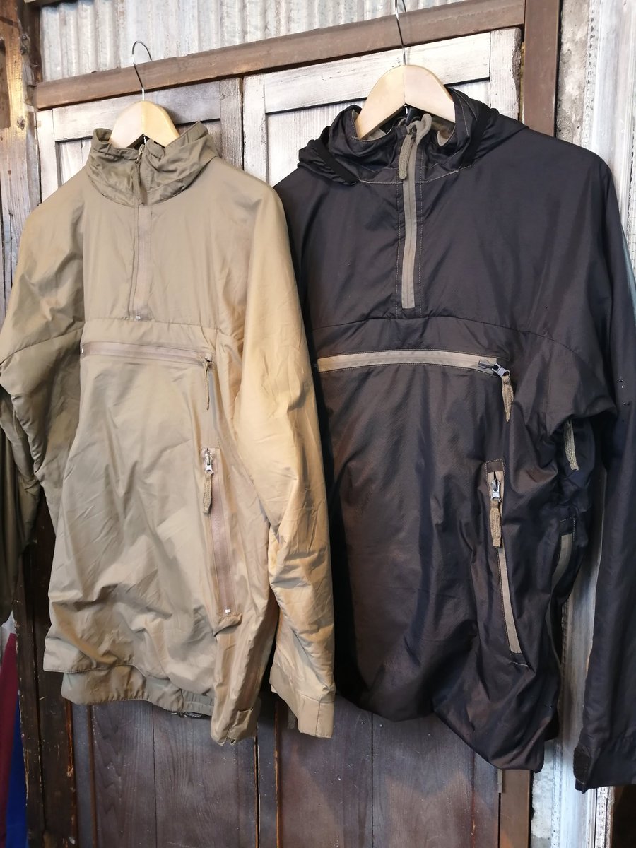 SQUATSHOP's tweet photo. [New arrival]
SQUAT恒例のアト染めシリーズ  

･イギリス軍PCSアノラック
･イタリア軍サンマルコ海兵隊GORE-TEXアノラック

人気の軍モノアノラックの2種類が入荷しました!

どちらもかなりシックな雰囲気に仕上がってます https://t.co/dbMDMG5YSp