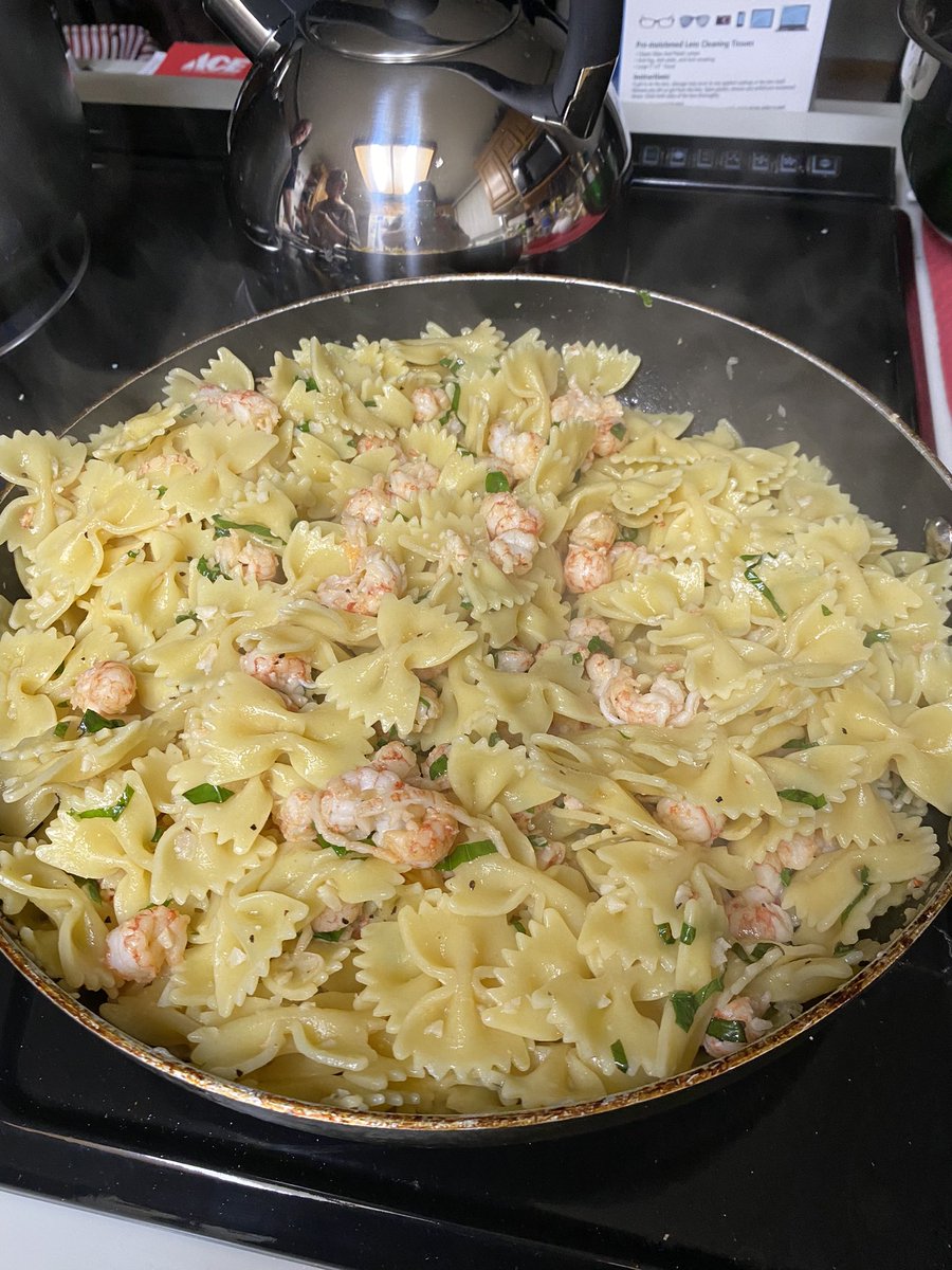 CelebChefEva's tweet photo. 🧄Bow Ties Make It Fancy🧄
#celebritychefeva #italianpride #italiansinla #calitalians #westcoastitalians #navychef #navyvet #navyveteran #italianamerican #culinarycomedy #buonappetito #yummylicious #foodandfunny #cookingshow #theitaliansofcomedy #langostinos #farfalle https://t.co/3dYAkR19Rs