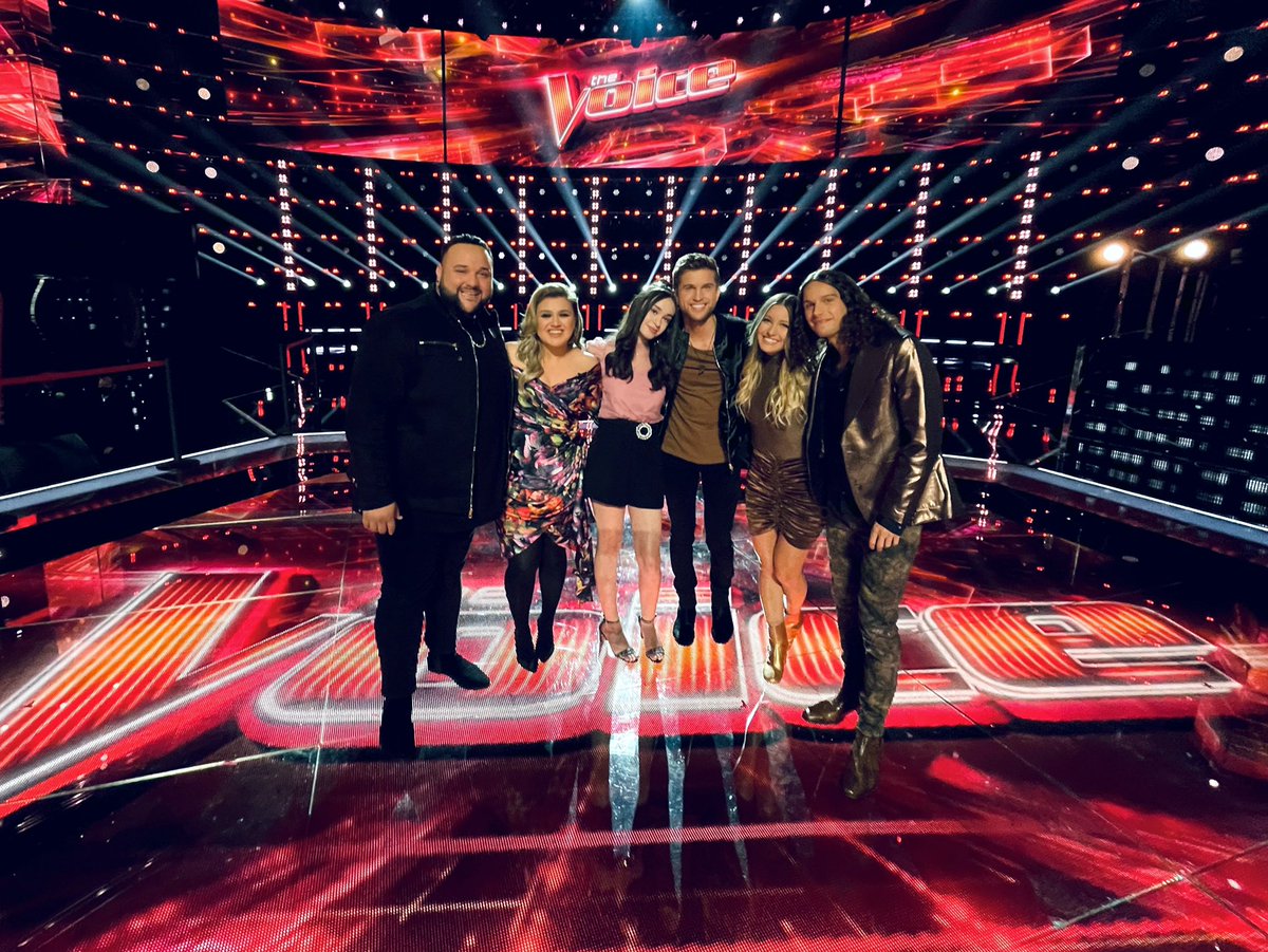 Let’s go Team Kelly!! See y’all next week ❤️❤️❤️ #TheVoice
<a href="/GirlNamedTom/">Girl Named Tom</a> <a href="/iamHaileyMia/">Hailey Mia</a> 
<a href="/iamjeremyrosado/">Jeremy Rosado</a>