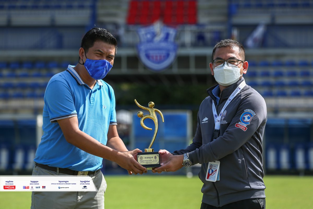 CnccOfficial's tweet photo. [MCL] Award Handover Ceremony to Fair Play Football Club in METFONE CAMBODIAN LEAGUE 2021 this season ✨
By Mr. Chhi Kolbotra (Chief Executive Officer) of CNCC - Cambodian National Competitions Committee.
Handed to MR. BE MAKARA (Official Team Manager) of 
#MCL2021 #CNCC https://t.co/dGEAKUPmmC
