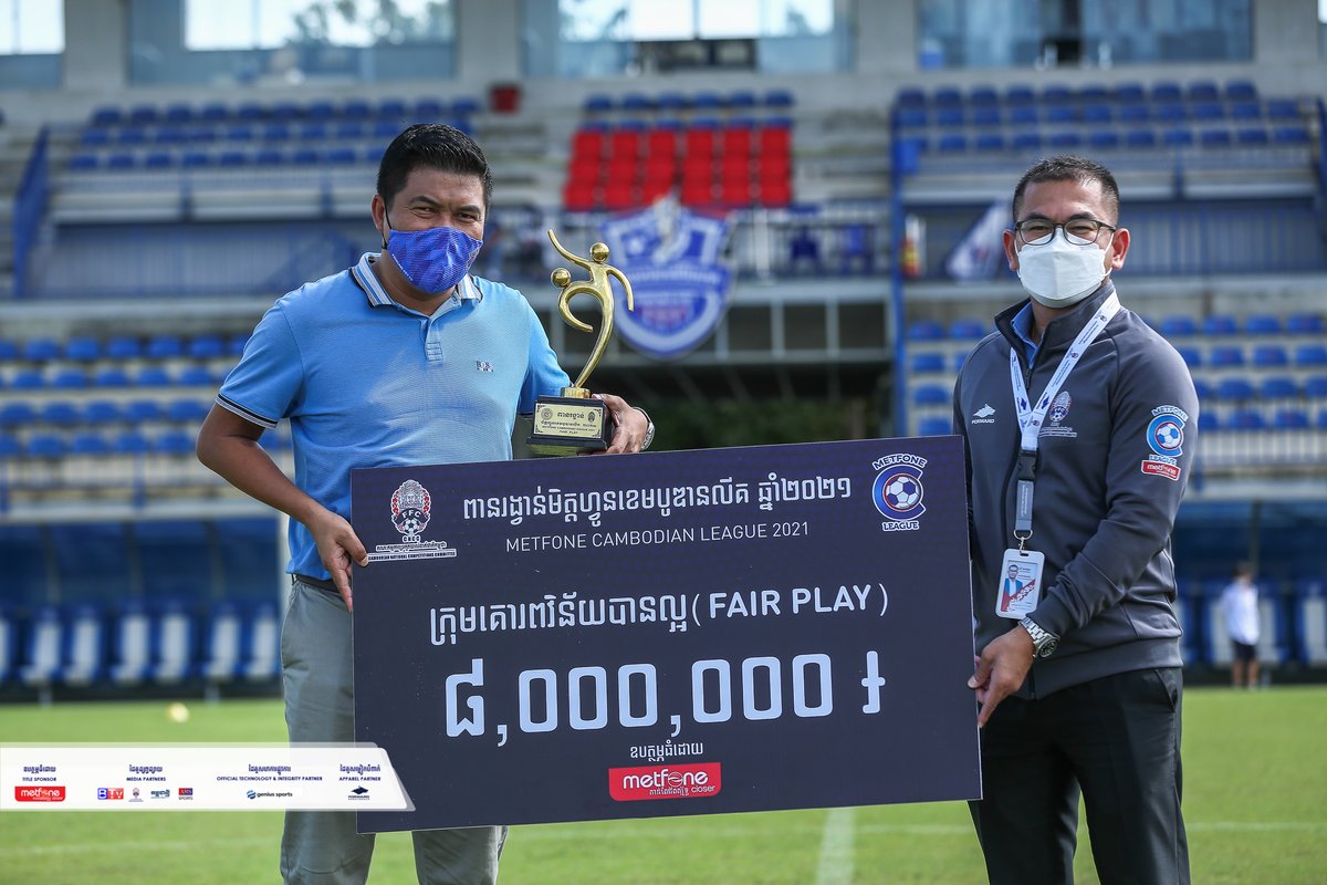 CnccOfficial's tweet photo. [MCL] Award Handover Ceremony to Fair Play Football Club in METFONE CAMBODIAN LEAGUE 2021 this season ✨
By Mr. Chhi Kolbotra (Chief Executive Officer) of CNCC - Cambodian National Competitions Committee.
Handed to MR. BE MAKARA (Official Team Manager) of 
#MCL2021 #CNCC https://t.co/dGEAKUPmmC