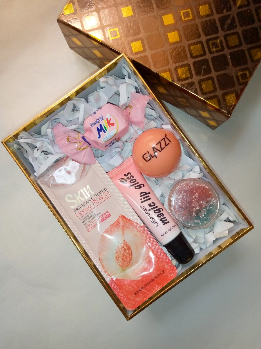whitegiftco's tweet photo. Give your lips 💋 the sweetest pick of the patch 👄 💞 with our lipcare kits.
Peach 🍑 lipcare kit~28k
Green lipcare kit~25k
Blue lipcare kit~19k
Soft Rose 🌹 lipcare kit~27k
Call/whatsapp 0704453947 to order
#UOT #UOTMarketDay #UOTMarketPlace #lipcare https://t.co/pD4kC1TUkp