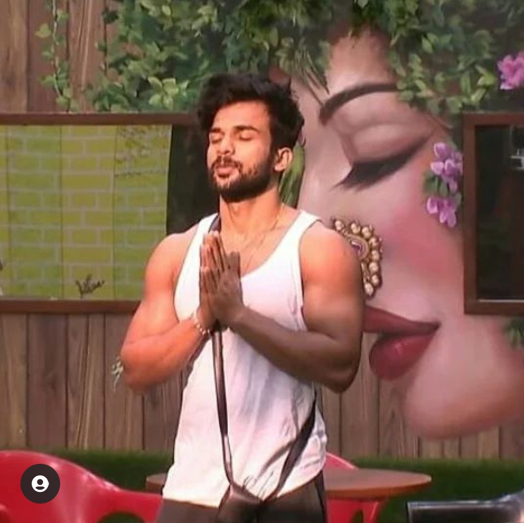 Pavanpatil45's tweet photo. जो दुसर्याला आधार देतो त्याला कोणचं आधार दित नाही ..
#VishhalNikam #BiggBossMarathi3 https://t.co/C0CDu1wOLs