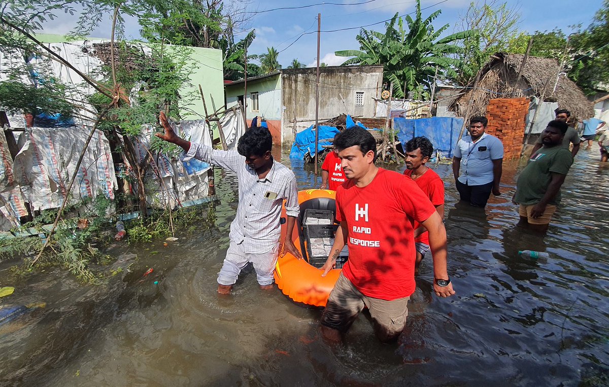 RapidResponse's tweet photo. Glimpses from our food distribution to the communities affected by floods in #Chennai. Please Join Us &amp; Donate : https://t.co/35WTTFgLx5
#TamilnaduFloods #chennaifloods https://t.co/ftjDEETuYq