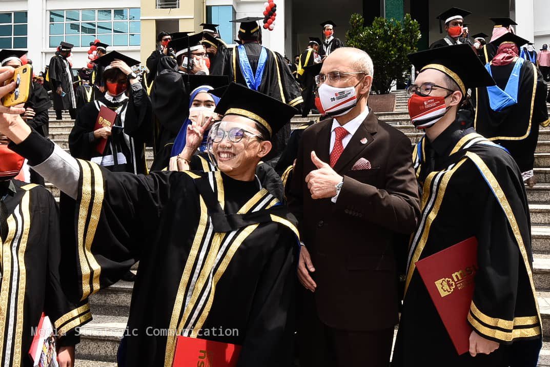 Graduation day is a memorable occasion for graduands and <a href="/MSUMalaysia/">🌺 MSU Malaysia</a>. Delighted to join everyone to celebrate the MSU 28th Convocation Ceremony, Session 7. Knowledge is dynamic, so keep learning from your mistakes &amp; your success - they make who you are today. #MSUconvo28