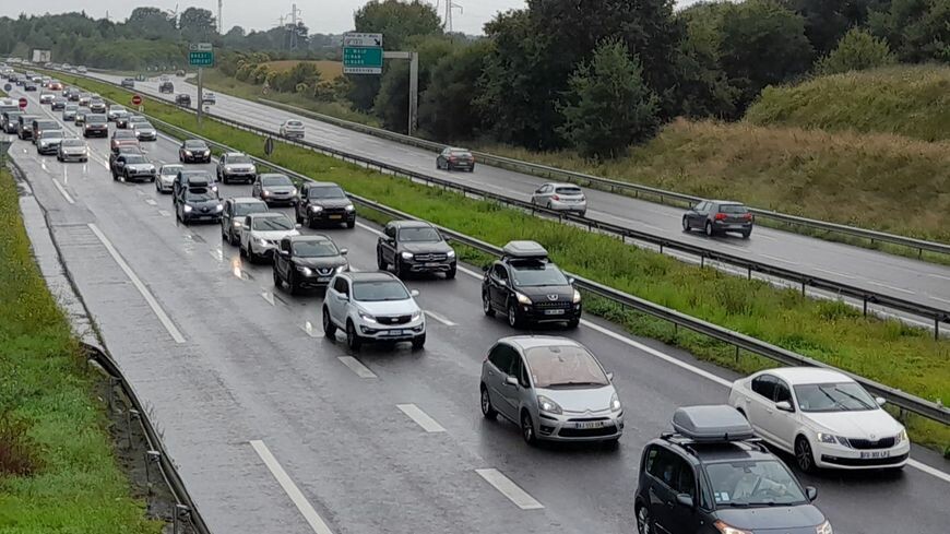iciarmorique's tweet photo. Bouchons à Rennes : 25 millions d'euros pour gagner 5 minutes
➡️ https://t.co/Z6671FyaJa https://t.co/3V637zA1rO