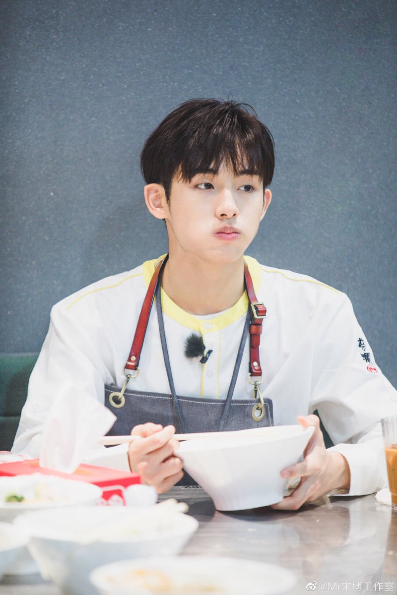 vicious_core's tweet photo. Después de que Akise comió su Maruchan ya tenía las energías suficientes para irle a gritar de alegría a @MCNR_twt por su espectacular #MCNR_1STCB.

ㅤ          惡毒 ✦ 𝐖𝐀𝐘𝐕 ! https://t.co/F1MZTuU6C7