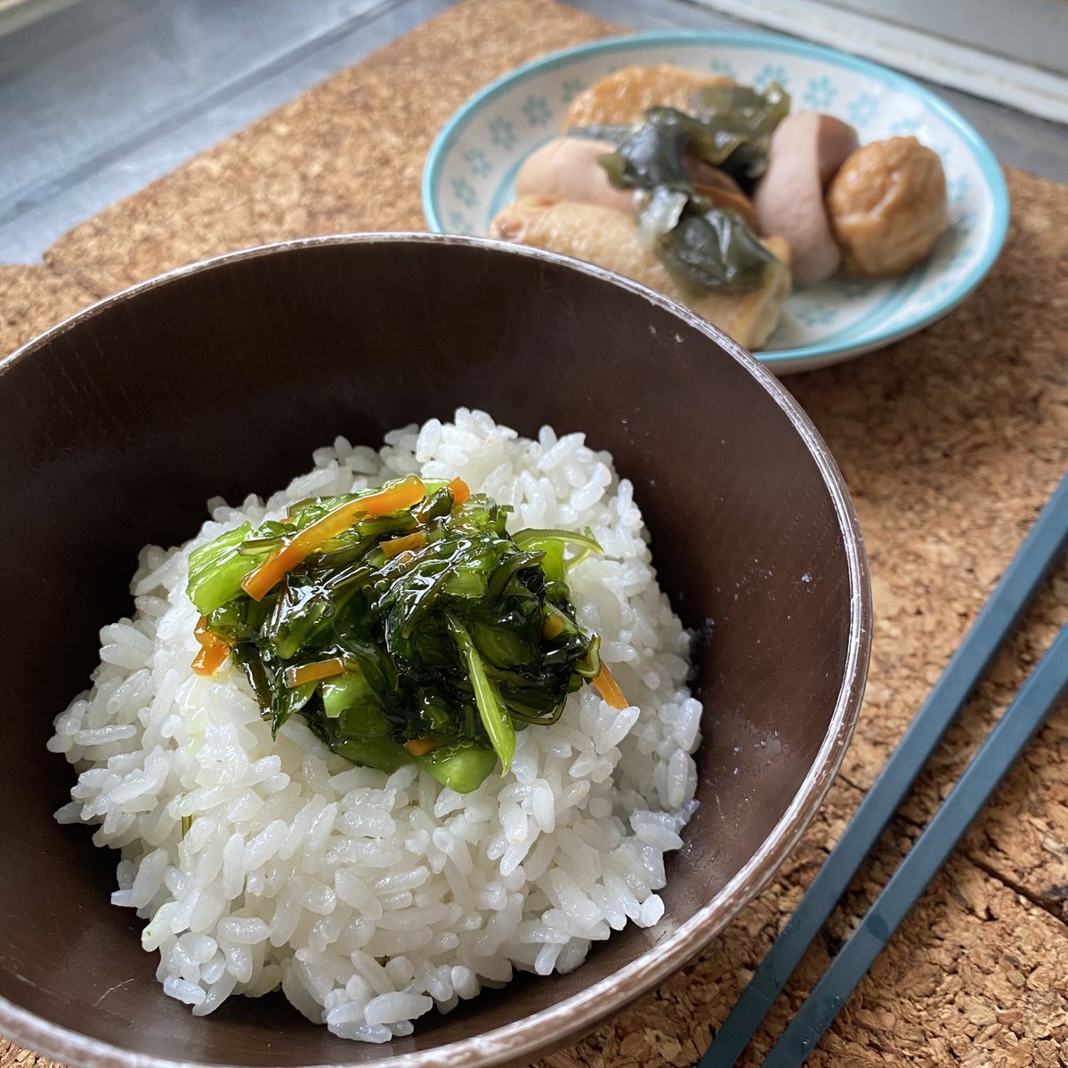 おはようございます😃 かなり遅めの朝食を食べます。 昼食かもしれませんが、、、 家での一人飯なんてこんなもんですよね！ ＃朝食