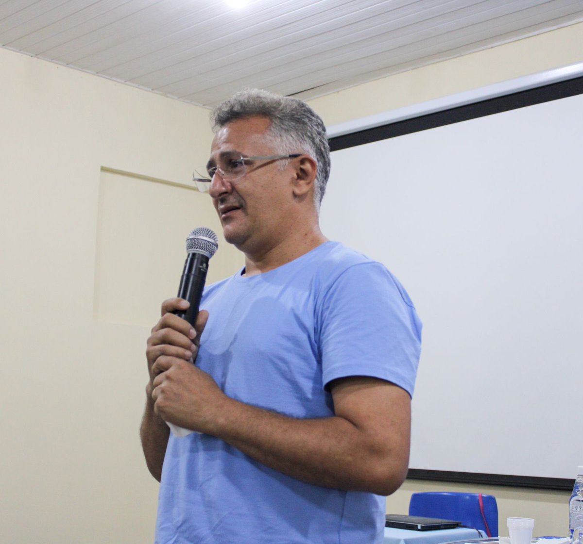 evandroalberto's tweet photo. Gratidão e emoção são as palavras que definem nosso encontro com a comunidade acadêmica do Clóvis Moura. A acolhida me fez transbordar de emoção, diante de cada palavra e gesto de apoio e carinho. É assim que queremos a #NossaUespi #UespiForteEcoerente e acolhedora. https://t.co/cwNE96ZUkI