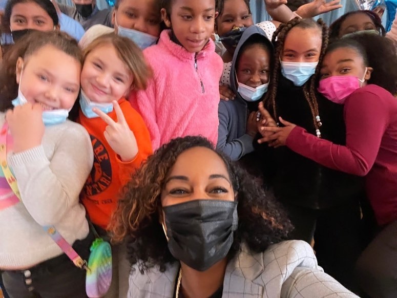 DelawareSCSD's tweet photo. "The first thing I want you to do is say an affirmation to remind yourself of what you can do.  Today, your affirmation is, "I can do anything!"   SCSD Alumna, Natasha Alford,  sent a very inspirational message to Delaware Primary's 4th and 5th grade girls! #SCSDlove https://t.co/q7w3khCwFG
