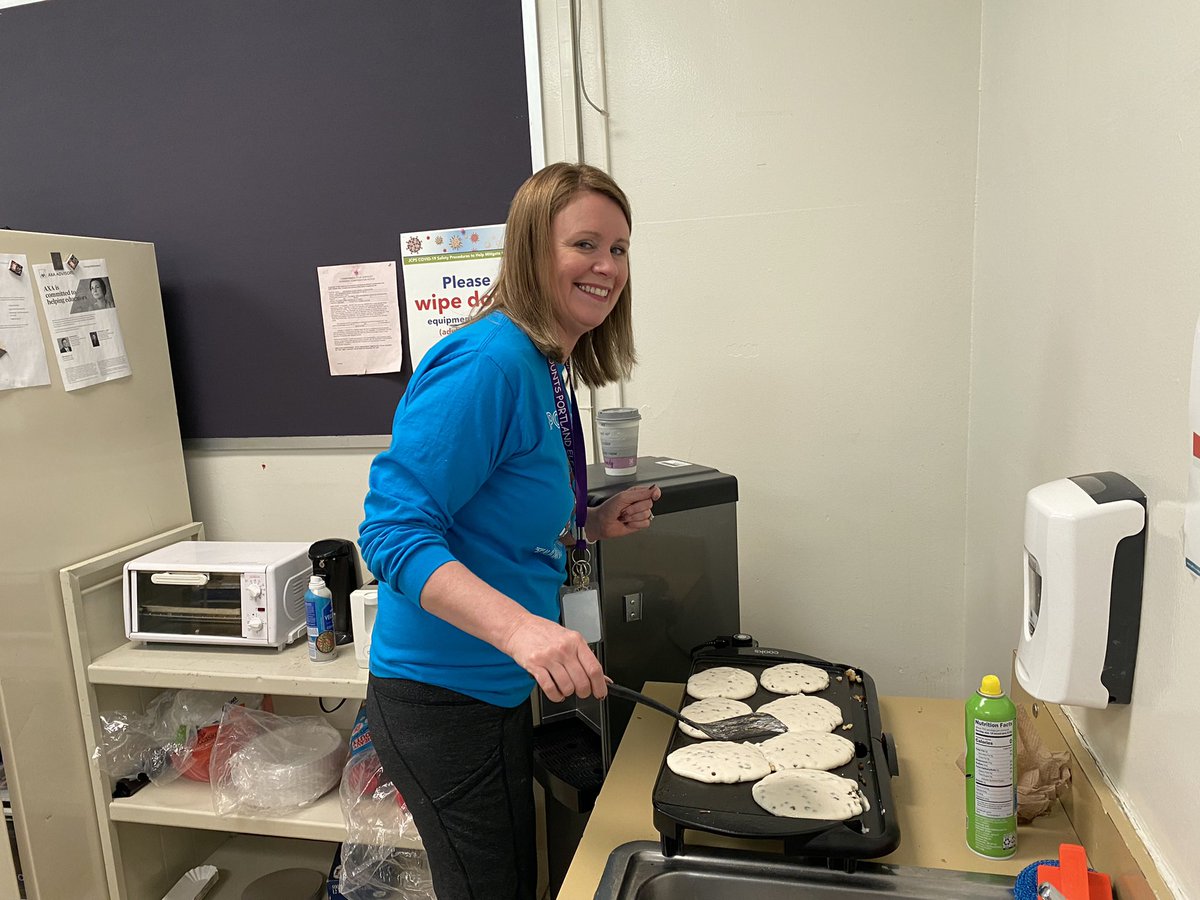 portlandjcps's tweet photo. Our administrators are simply the best. The staff enjoyed Perkins’ Pancakes and Kiser’s Casserole this morning. The breakfast surprise was a real treat! #portlandgrows @KiserPES @perkinsmomof4 https://t.co/Rdg0b53VTb