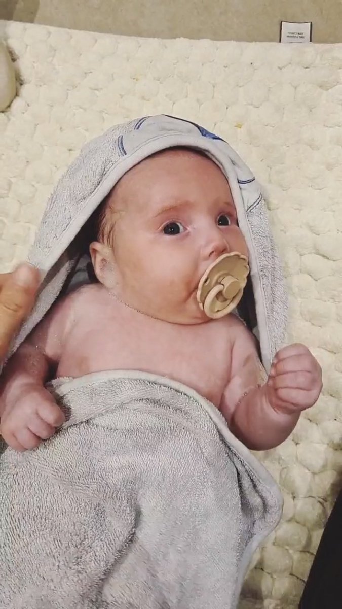 MirandaEvaKH's tweet photo. clean baby is a beautiful baby…can emilia BE anymore cleaner!!! ❤️❤️❤️😍💕 #kawaii #babykawaii #cleanbaby #babyangel #cuteangel #cutebaby #myangel https://t.co/xOae8VYDlx