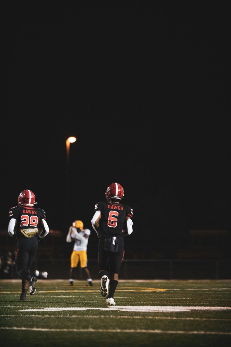 Thank you coaches for the opportunity to play football for the past 4 years. Although I suffered through multiple injuries, I thank God that none of them ended my season permanently!  Final highlights: hudl.com/v/2GUmVe <a href="/coachfedd/">Clifford Fedd</a> <a href="/_Coach_O/">⭕Coach Owens❌</a> <a href="/msb4302003/">@coachMBell M.Ed (Boom)</a> <a href="/coachameza/">Arturo Meza Jr.</a>