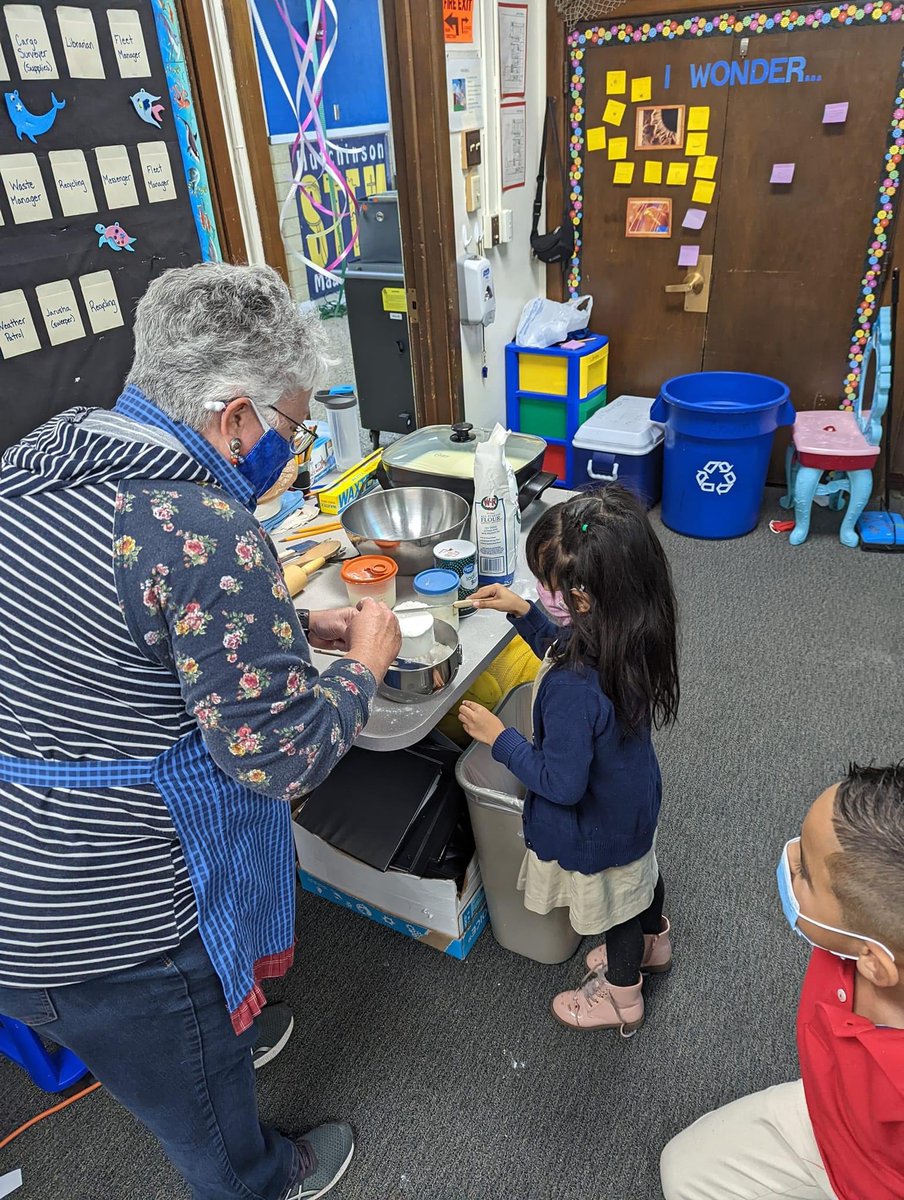 hutchSTEMmagnet's tweet photo. Our Wonderers had a special guest join them! Their T’s mom, @KathyPreheim, came in and helped Ss learn about Native American culture. Ss were able to go thru the process of making Native American Fry Bread! They made their own recipe books so they would able to make it again. 🥖 https://t.co/Qvk6zaQztT