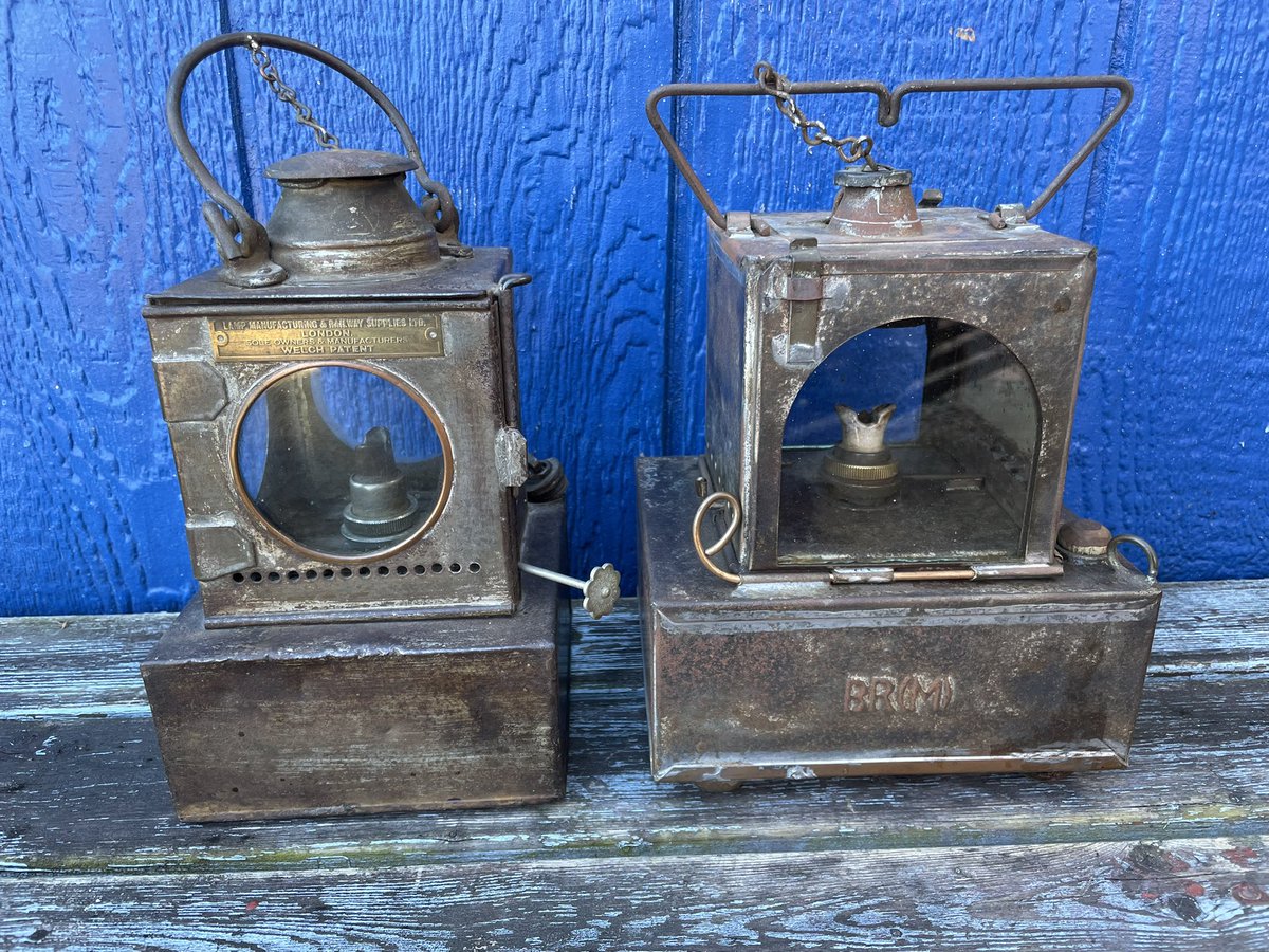 section_11's tweet photo. 新入荷…今回はイギリスのレイルロード
(左)Railway with London brass plate Lantern
(右)British Railway Midlands BR(M)

https://t.co/dnm3wR133E

#camp
#dietz
#adlake
#ランプ
#ランタン
#レイルロードランタン
#キャンプ
#ランタン好き
#アウトドア
#デイツ
#アドレイク
#ブッシュクラフト https://t.co/3ouRLxnPpd