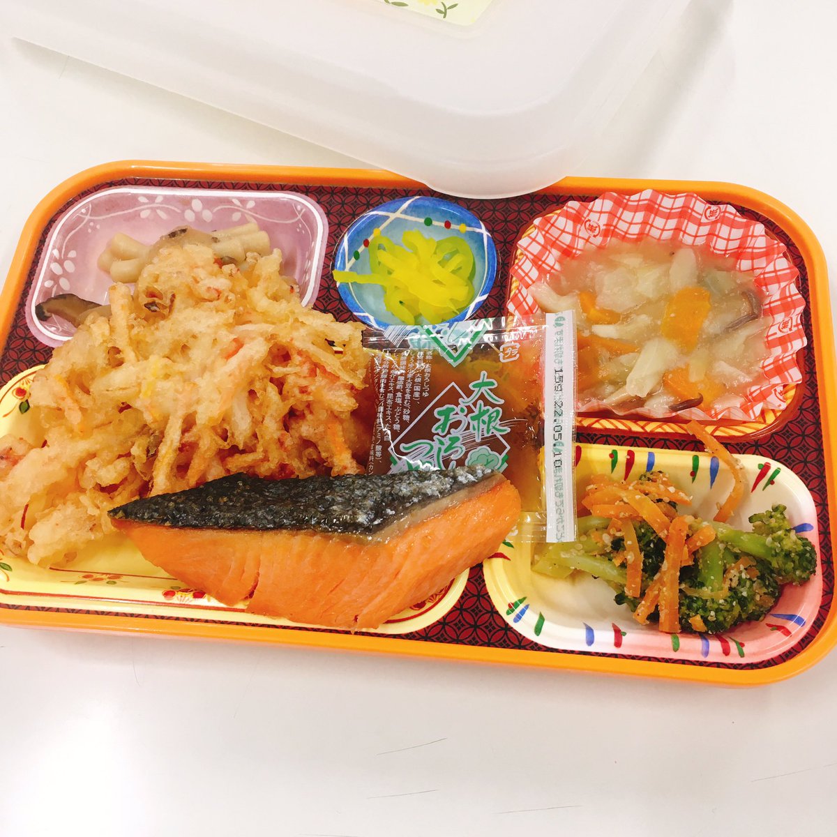 とうもうスペシャルランチ 340円 銀鮭塩焼き&八宝菜🥢 https://t.co/LR7H2XeAD9