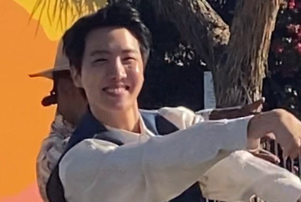 myglosshy's tweet photo. — LA ADORABLE SONRISA DE HOSEOK CUANDO VE A ARMY EN PERSONA 😭 https://t.co/KAPLsAhXlE