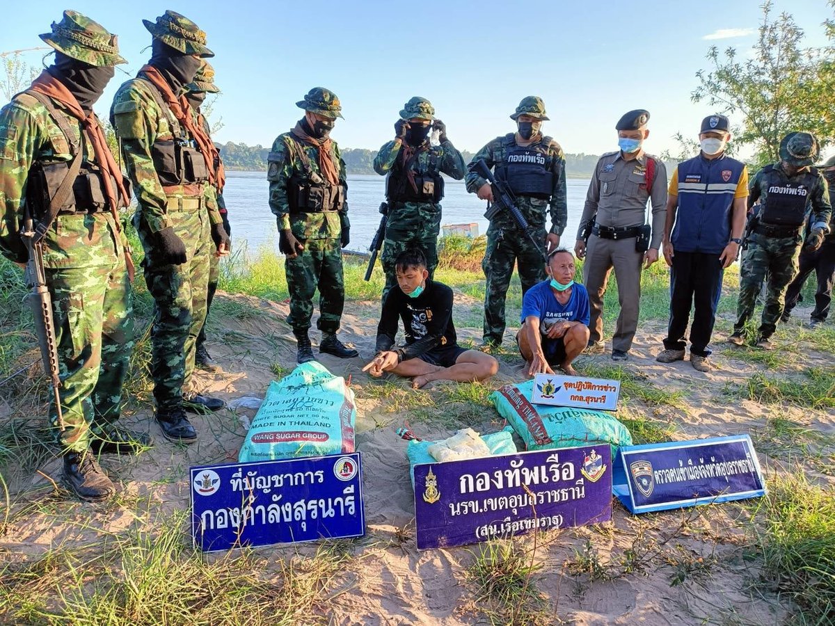 why_thahan's tweet photo. จับให้หมด!!..ยานรกทำลายชาติ❌💊

🪖กกล.สุรนารี ทำการจับกุมผู้ต้องหา พร้อม #ยาบ้า 250 มัด ประมาณ 500,000 เม็ด บริเวณริมฝั่งแม่น้ำโขง บ.อูบมุง จ.อุบลราชธานี 

#ทหารมีไว้ทำไม https://t.co/O1ljlXVHnd