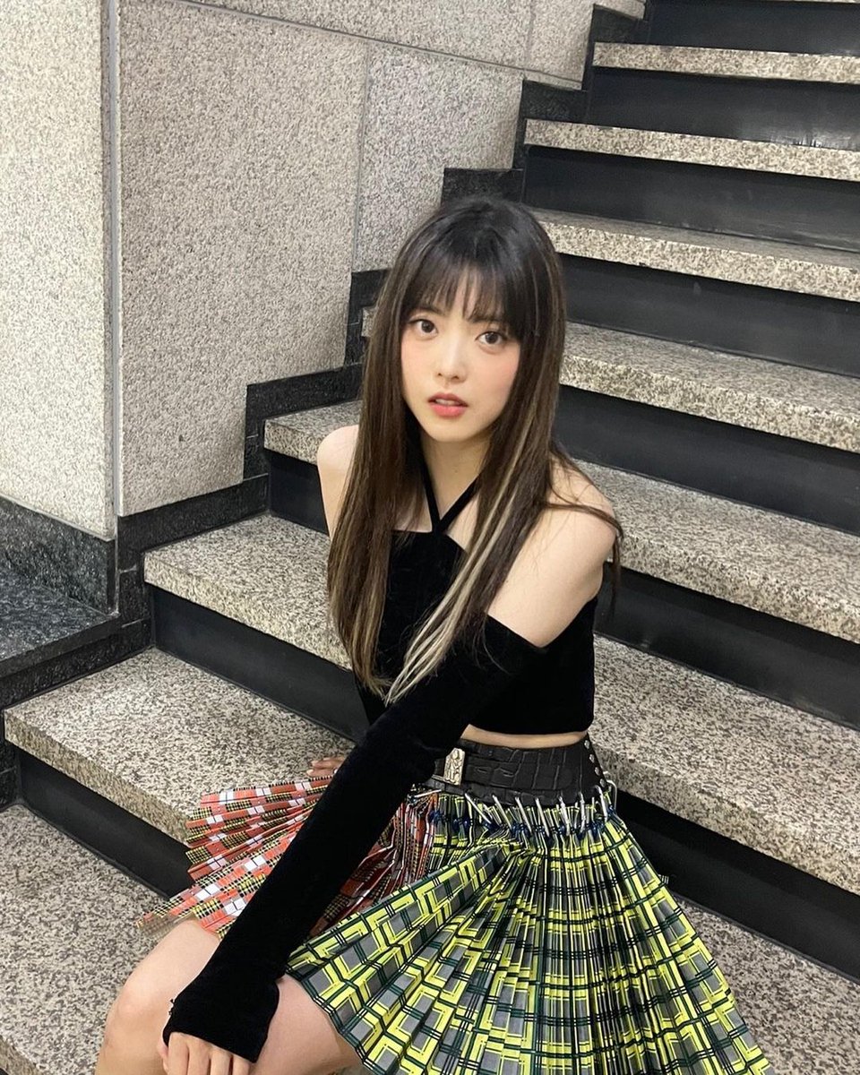 i don't think we talk enough about suyeon's outfits this era