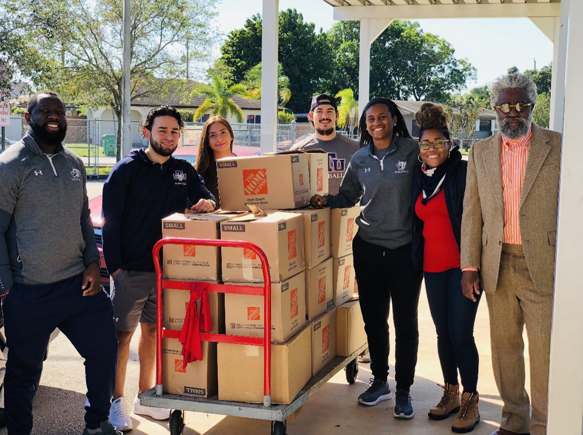 stu_saac's tweet photo. In this season of giving  Patria &amp; @stu_sga collaborated with us to raise food to feed 120 family members from Carol City middle school. 
•
Our Student Athlete, PAT’s, and SGA members helped collect and deliver baskets.Thank you to everyone who helped make this possible!🧡🦃 https://t.co/ULa9I9PwxS
