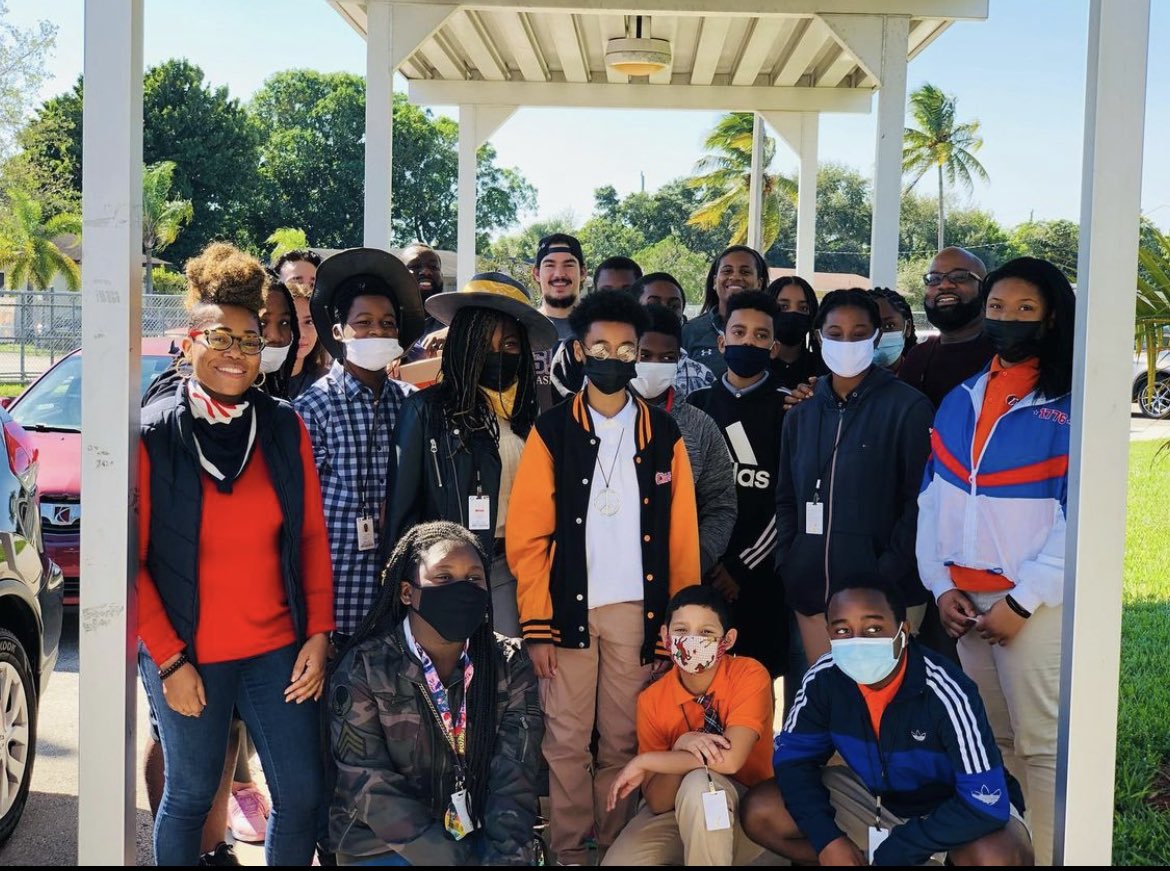stu_saac's tweet photo. In this season of giving  Patria &amp; @stu_sga collaborated with us to raise food to feed 120 family members from Carol City middle school. 
•
Our Student Athlete, PAT’s, and SGA members helped collect and deliver baskets.Thank you to everyone who helped make this possible!🧡🦃 https://t.co/ULa9I9PwxS